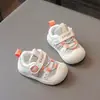 Sapatos de caminhada para bebê outono novo estilo meninos sapatos de desenho animado fofos antiderrapante meninas bebê sola macia superfície de malha respirável sapatos esportivos