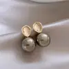 Pendientes de Perla de Circonita de Moda de Aguja Plateada Pendientes de Botón Retro de Lujo Ligero de Nicho Francés Pendientes Nuevos 2026