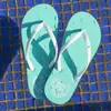 Chanclas de verano para mujer para uso en exteriores, antideslizantes, cómodas, diseño simple, adecuadas para la costa y la playa, sandalias de suela plana