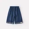 Conjunto de Duas Peças Verão Fino Estiloso Estilo Coreano com Colete Suspensório Listrado e Calça Jeans com Barra Dobrada para Bebês Meninas