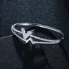 Pulsera popular de palabra V exagerada para hipsters europeos y americanos, nuevo conjunto simple de pulsera y anillo con circón rosa para mujer, fabricantes al por mayor