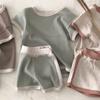 Conjuntos Casuais Esportivos de Manga Curta Tendência Estilo Coreano para Bebês e Crianças Pequenas, Conjunto Simples de Duas Peças Estilo Verão para Meninos e Meninas