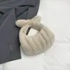 Bolsa de Pelúcia Tendência Coleção Outono 2026: Bolsa de Bolinho Única, Casual, Estilosa e de Alto Valor