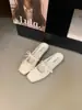 Mules cerrados de estilo delicado con lazo y lunares para mujer, nuevo modelo 2026, pantuflas planas sin cordones de suela blanda para uso exterior