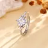 Anel Quadrado de Diamante Super Brilhante para Mulheres Celebridade da Internet Luxo Leve Estilo Live Design Exquisito Anel de Zircônia Quadrada Pequena com Brilho
