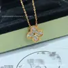 Collar de Trébol de Cuatro Hojas para Mujer, Gruesamente Chapado en Oro Rosa de 18 Quilates, No se Desvanece, Lujo Ligero, Nicho, Versátil, Sensación de Alta Gama, Cadena para Clavícula de Nácar