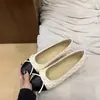 Muestra pies pequeños zapatos planos con lazo zapatos planos de un solo color para mujer 2026 estilo nuevo de primavera boca poco profunda slip-on Wanwan zapatos de ballet