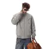 Chaqueta de cuero PU retro americana con cuello alto, unisex, holgada y casual, adecuada para primavera y otoño, con un diseño único de chaqueta de béisbol deconstruida, moderna