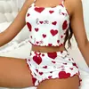 Novo conjunto de pijama feminino estilo europeu e americano, camisola com estampa de coração e shorts, casual e adequado para usar ao ar livre, conjunto de pijama feminino