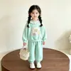Coleção de primavera e outono nova e moderna: Conjunto casual de duas peças estilo coreano, doce e fofo, em desenho animado, para meninas, com um moletom de renda