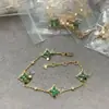 Versão de Luxo Pulseira de Trevo de Quatro Folhas e Flor de Cinco Folhas com Madrepérola Natural, Colar de Trevo de Quatro Folhas Espesso Banhado a Ouro 18K para Mulheres, Popular entre Influenciadores