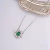 Colar de Prata de Lei S925 com Zircônia Esmeralda para Mulheres, Design de Nicho, Retrô, Luxo Leve, Versátil, Corrente para Clavícula Cravejada com Diamantes
