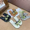 2026 Chinelos Little Monster Moda Praia Novos Sapatos com Solado Macio para Mulheres Antiderrapantes Verão Uso Externo Chinelos