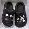 Estilo Croc Shoes Roupa de Verão Nova Sandálias de Praia para Enfermagem com Solado Grosso Sensação de Cocô Bico Fechado Meio Sandálias de Verão Preço de Atacado