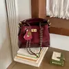 Bolsa Fosca Retrô Outono e Inverno Feminina 2026 Novo Estilo Moda para o Dia a Dia Bolsa de Ombro Único Transversal Bolsa de Mão de Alta Qualidade