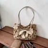 Bolsa de mano de lunares estilo coreano para mujer, nueva colección 2026, gran capacidad, bolso de hombro versátil, adecuado para ir al trabajo, bolso de mano de moda y bolso de axila elegante