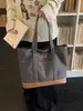 Bolsa de lona de poliéster y algodón de gran capacidad, simple y resistente, nuevo diseño de moda 2026, bolso de hombro texturizado con letras en relieve