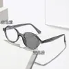 Óculos de Grau com Lentes que Mudam de Cor, Armação Redonda, Dobradiças de Mola, Estilosos e que Valorizam o Rosto para um Look Natural, na Cor Chá Frio, Adequados para Uso Interno e Externo