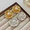 Aretes de Perla Akoya Colorida de Crisantemo Dorado, Aretes de Flor de Crisantemo Metálicos Franceses de Lujo Ligero de Venta Caliente