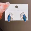 Pendientes de flor azul frescos y elegantes para mujer, pendientes de botón nuevos y de moda populares de nicho, estilo de celebridad de internet coreana, accesorios para la oreja de alta gama y con estilo