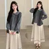 Conjunto de Estilo Japonés Otoño/Invierno 2026: Camisa de Cuadros, Cárdigan, Suéter Grueso, Falda con Bordado Grueso, Conjunto de 3 Piezas para Mujeres Embarazadas