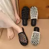 Sandálias de Malha Vazada Estilo Coreano para Verão Feminino Calçados para Uso Externo 2026 Nova Moda Super Quente Sapatos de Rede Mules com Biqueira Fechada