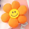 Broche de girassol com rosto sorridente estilo pastoral novo de verão atacado pingente fofo para bolsa de meninas acessórios de vestuário