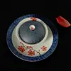 Dinastías Tang y Song Glaseado de Caramelo Flor de Ciruelo Azul y Roja Pintada a Mano Estilo Antiguo Cerámica para el Hogar Gaiwan Juego de Té Kung Fu Taza de Té del Erudito