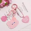 Nuevo Lindo Colgante Llavero Oso Tablero de Ajedrez Creativo Acrílico Tablero de Ajedrez Cara Sonriente Accesorio Decoración de Estuche de Auriculares