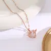 Colar Série Cento Inteligente Venda ao Vivo Feminino Microincrustado Totalmente Diamante Coração Pulsante Pingente Suspenseiro em Aço Titânio Joia de Corrente para Clavícula