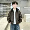 Chaqueta de cuero con capucha para niños, nueva colección primavera/otoño 2026, diseño color block, chaqueta casual estilo motociclista para niños mayores