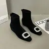 Botas de tornozelo da moda com fivela quadrada de strass, com aumento interno de altura, novo estilo 2026, botas curtas pretas de camurça super populares para afinar a silhueta feminina
