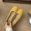 Sapatos de camurça com boca rasa e altura interna para mulheres, sapatos novos de verão 2025, com solado grosso e salto baixo, com saia, para mulheres