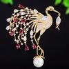 Nova broche de peixe animal Garça Branca pérola de água doce nicho transfronteiriça criativa micro cravejado zircônia broche de lapela pin de roupa