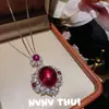 Joyería Alta Costura Rojo Sangre de Paloma Rubí Cultivado Anillo de Flor Huevo de Paloma Montura Set de Collar de Diamantes Brillantes