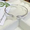 Pulsera de Garra de Gato Bendecida Paz Alegría Nicho Temperamento Diseño Simple de Gama Alta Versátil para el Día a Día Abierta para Mujeres