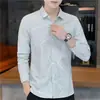 Camisa Masculina Clássica de Outono Casual Slim Fit Leve para Negócios, Fina e Estilosa Simples Versátil de Manga Longa para Jovens