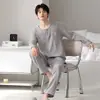 Pijama de Gasa de Algodón para Hombre Estilo Primavera y Otoño Cuello Redondo Manga Larga Pantalón Largo Casual Talla Grande Conjunto Portátil Ropa de Casa