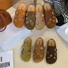 Zapatos de mujer lindos estilo Birkenstock con suela gruesa, nuevo modelo de otoño 2026, sin cordones, antideslizantes, de punta cerrada, medias chanclas Birkenstock planas