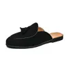 Zapatillas de Verano Baotou Medias Zapatos Pequeños de Cuero Transpirables para Hombre Borla de Moda Slip-on Zapatos Perezosos Estilista de Cabello Sandalias Estilo Coreano
