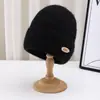 Novo Chapéu de Lã com Circunferência de Cabeça Grande para Mulheres em Outono e Inverno de 2025, Moderno e Versátil, à Prova de Frio, Proteção para Orelhas e Gorro de Tricô Quente Masculino para Exportação