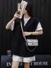 Bolso de Hombro Cuadrado Pequeño Versátil para Mujer, Acolchado con Cadena, Hecho de Piel de Vaca con Acabado Aceitado y Encerado
