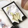 Bufanda Cuadrada de Moda Versátil Estilo Coreano Floral 70% Seda Artificial Pañuelo de Cuello Pañuelo de Cuello de Alto Grado con Puntos Venta al por Mayor