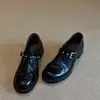 Primeiro Encontro Temporada Moda Rebite Estilo Britânico Sapatos Pequenos de Couro 2026 Outono/Inverno Novos Versáteis Marrom Tamanho Pequeno Sapatos Femininos com Salto Bloco
