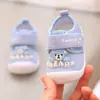 Sapatos de Ursinho de Desenho Animado para Crianças Pequenas Primavera e Outono 2026 Calçados de Tecido Macio Antiderrapante para Bebês 0-3 Anos Meninos e Meninas Sapatos de Bebê com Biqueira Fechada