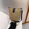2024 Nova Bolsa de Ombro da Moda Tendência Verão Palha Pequena Bolsa Feminina de Balde Casual Bolsa Transversal Tecida para Mulheres