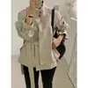 Enviado. Gabardina corta asimétrica con botones en la espalda, diseño de nicho Dongdaemun coreano para mujer, otoño 18302