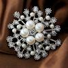 Broche de pérolas e flores de neve estilo coreano, corpete de flores vazadas, elegante, suéter feminino, jaqueta, acessórios de metal