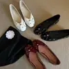 Primer Encuentro con los Elegantes Zapatos Planos Bajos Tachonados para Mujer, Zapatos Slip-On con Lazo Estilo Francés, Versátiles Zapatos de Noche