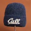 Moda Nova Outono e Inverno 2025 Chapéu de Tricô Versátil com Decoração de Letra Bordada Cor Pura Simples Versátil Fresco Chapéu de Lã